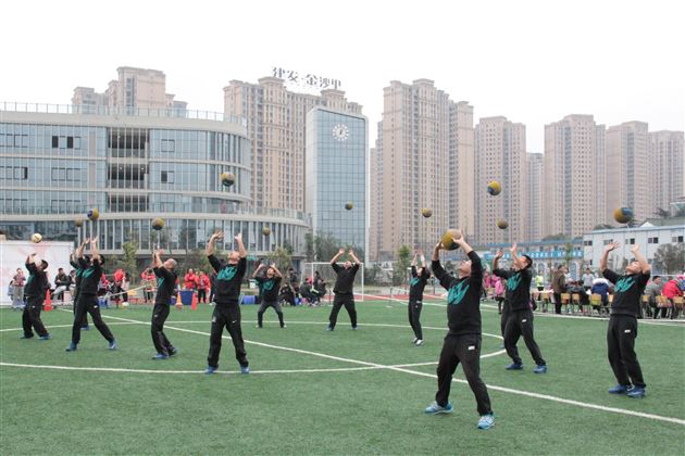 棠外体育教研组参加2015成都市体育教师技能大赛荣获集体一等奖