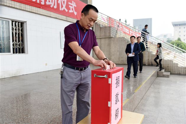 命悬一线孝女救，百万巨款爱心筹——记棠外师生、家长为张馨予同学救父的爱心捐助活动