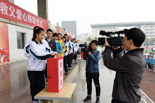 命悬一线孝女救，百万巨款爱心筹——记棠外师生、家长为张馨予同学救父的爱心捐助活动