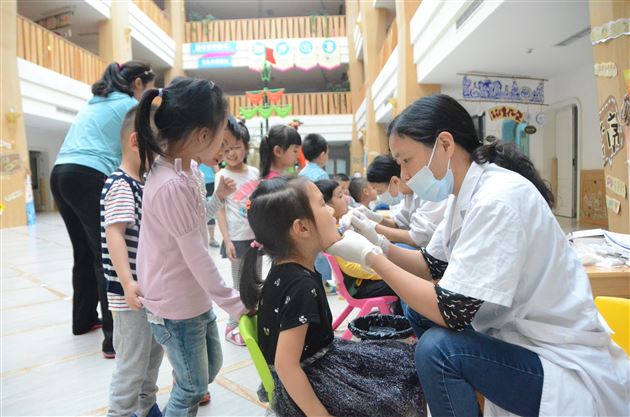 棠外实验幼稚园开展2016年幼儿口腔视力筛查