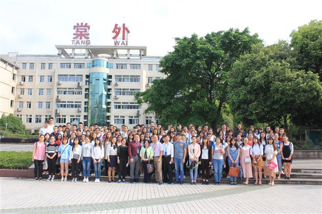 “展课堂魅力 悟教学艺术”——成都师范学院政教系师生到棠外学习