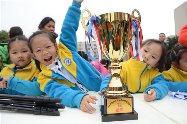 棠外实验幼儿园第一届足球嘉年华活动开幕啦！