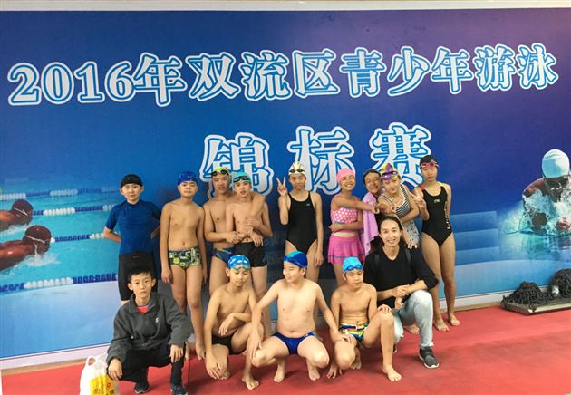 棠外游泳队参加双流区游泳比赛获佳绩