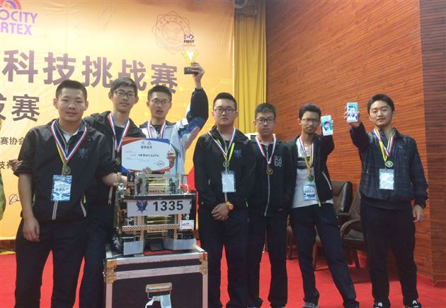 棠外高中部两支FTC机器人代表队参加 “FTC科技挑战赛西安站”的比赛获双冠