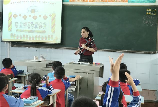 棠外附小刘旭工作室举行数学课堂教学研讨活动