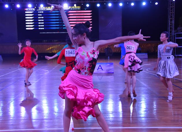 激情赛场 舞姿飞扬——棠外体育舞蹈队参加四川省学生运动舞蹈联赛（成都站）获佳绩