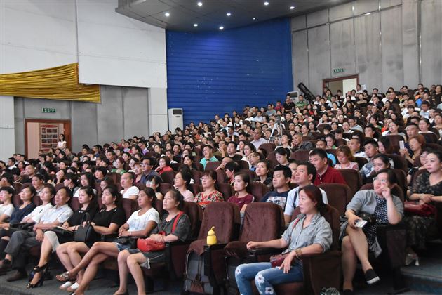 迈好初中第一步 赢在人生新起点——棠外召开初2017级新生家长会暨自主学习能力养成专家报告会