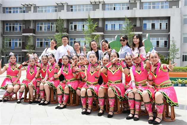棠外飞鹰艺术团合唱团荣获双流区2017年中小学生艺术节比赛中学组一等奖