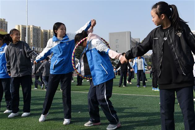 体育与艺术的完美结合 青春与活力的生动诠释——棠外初中部举行第四届冬季集体项目运动会