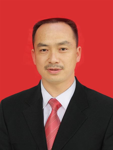 王天贵，男，1966年01月生，1983年8月参加工作，1996年3月加入中国共产党，本科学历，党委委员、常务副校长。