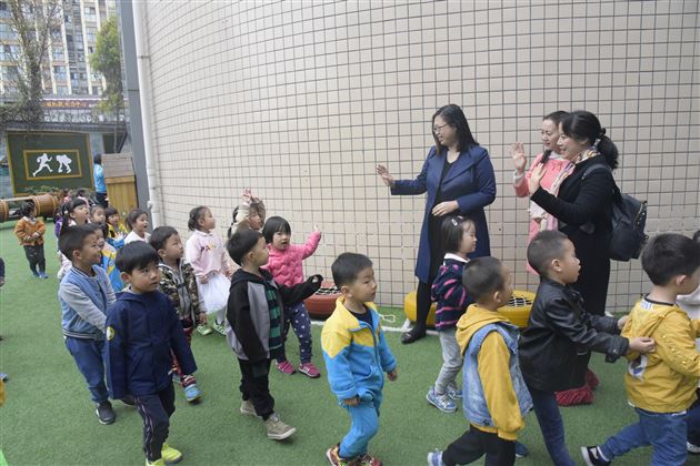 辐射同行 助力发展——棠外实验幼儿园接待新津县幼教同行进行参观交流
