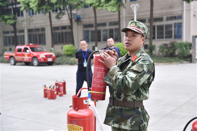 消防演练常抓不懈 全力构筑平安校园——双流消防走进棠外开展消防安全教育