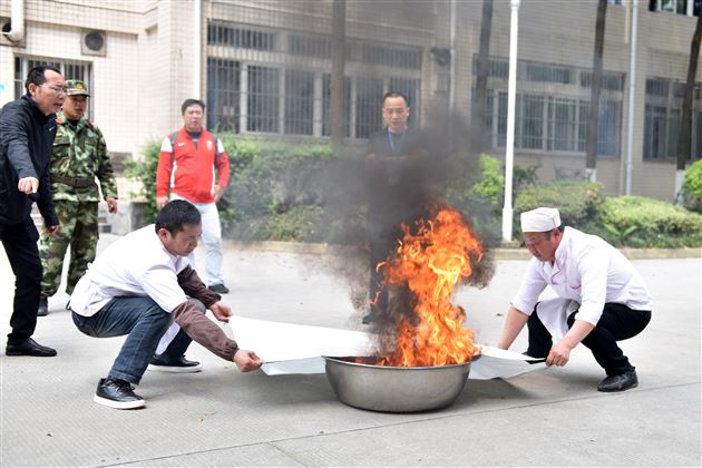 消防演练常抓不懈 全力构筑平安校园——双流消防走进棠外开展消防安全教育