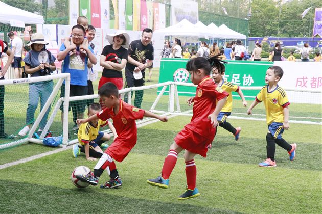 棠外实验幼儿园完美亮相成都市幼儿足球嘉年华活动