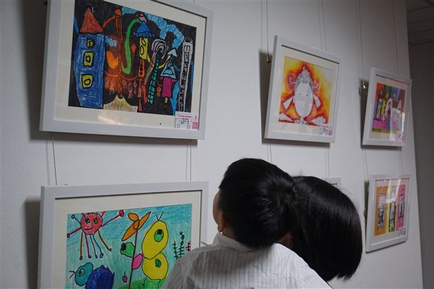 棠外实验幼儿园幼儿作品在《童心未来》第五届儿童画展中获奖并在北京外研书店进行展出