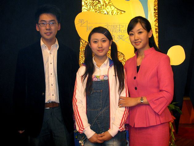 中国第四届中小学电视节目颁奖晚会现场——我校主持人彭诗斯
