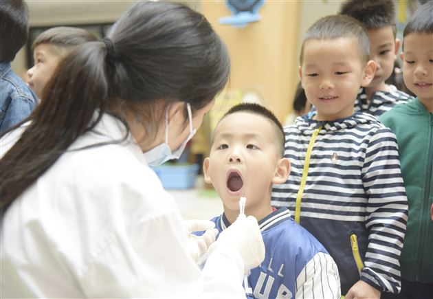 科学保教助力成长——棠外实验幼儿园2018年度视力筛查及口腔防龋工作顺利开展