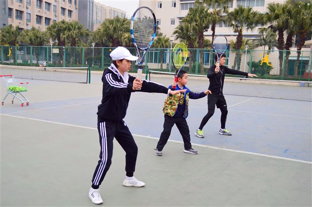 梅花香自苦寒来——记棠外学子冬季网球训练