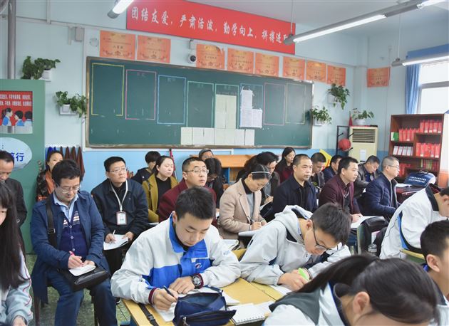 广安市历史骨干教师培训在棠外举行