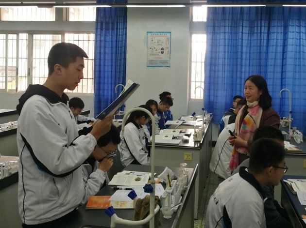 广安市初中化学骨干教师到棠外学习交流