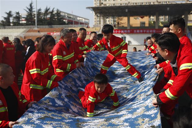 消防总动员 勇敢拼向前——棠外实验幼儿园2019年消防主题亲子运动会