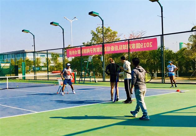 我校初中学生李玮鹏入选国家青年网球队广西柳州集训队