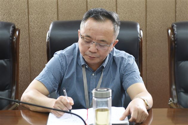 我校召开“小、初、高思政课一体化建设”研讨会