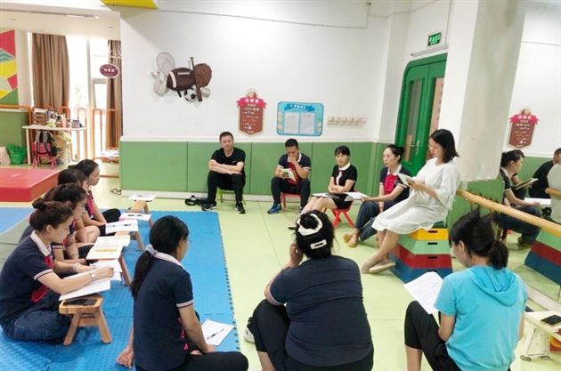 观摩研课，共同成长——记体操教研组平衡活动现场研讨活动