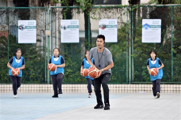 喜报：棠外何军华老师参加2020年四川省中小学体育现场展评课评比获一等奖第一名