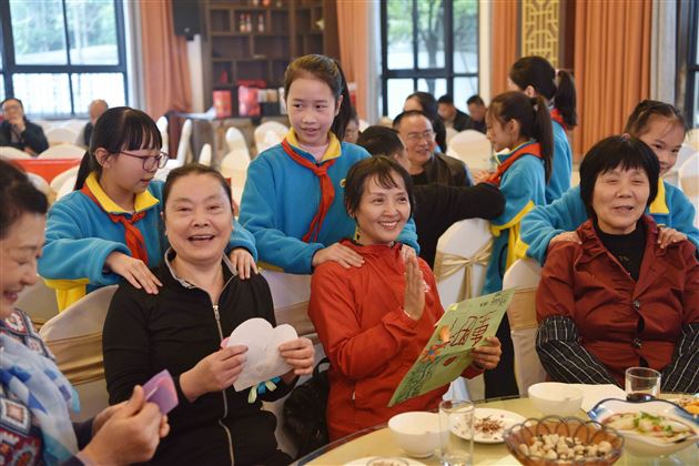成都棠湖外国语学校“欢度2020年重阳节”活动圆满举行