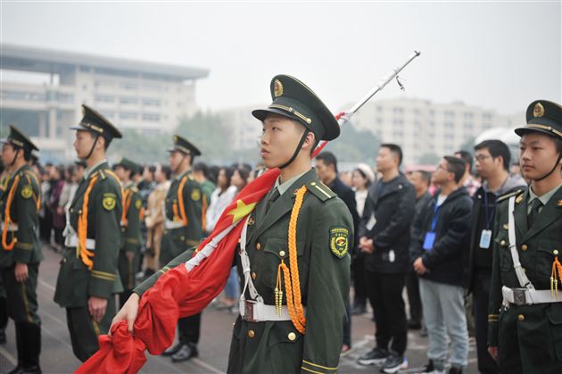 国旗在肩 薪火相传——棠外初中部举行国旗班交接仪式