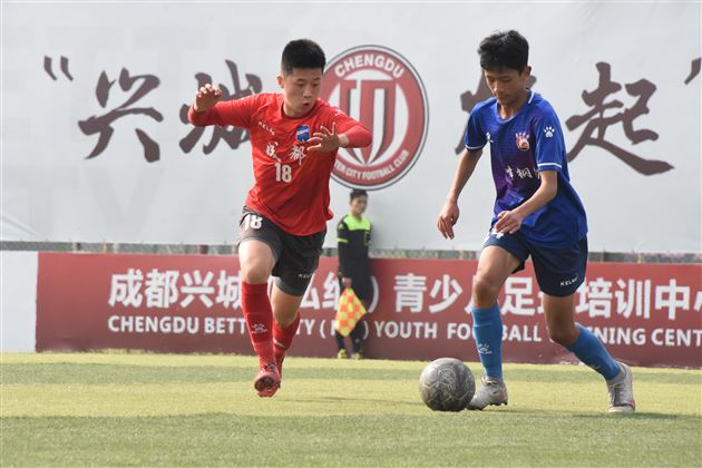 棠外高中足球队获得成都市U17锦标赛三连冠