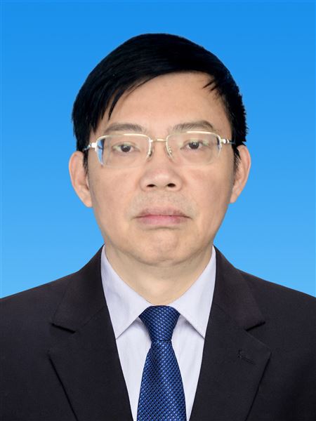 朱晓波，男，1963年3月生，1984年7月参加工作，2000年4月入党，本科学历，现任党委委员、副校长。