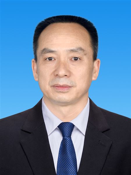 王天贵，男，1966年1月生，1983年8月参加工作，1996年3月入党，本科学历，现任党委委员、常务副校长。