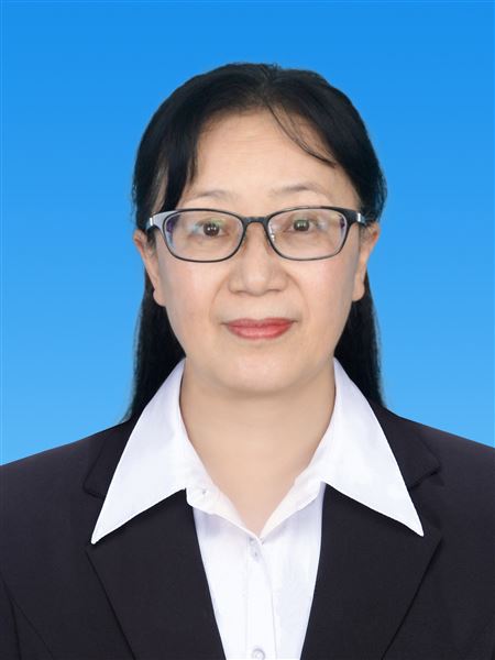 苏 萍，女，1966年10月生，1985年8月参加工作，1994年5月入党，本科学历，现任党委委员、小学校长。