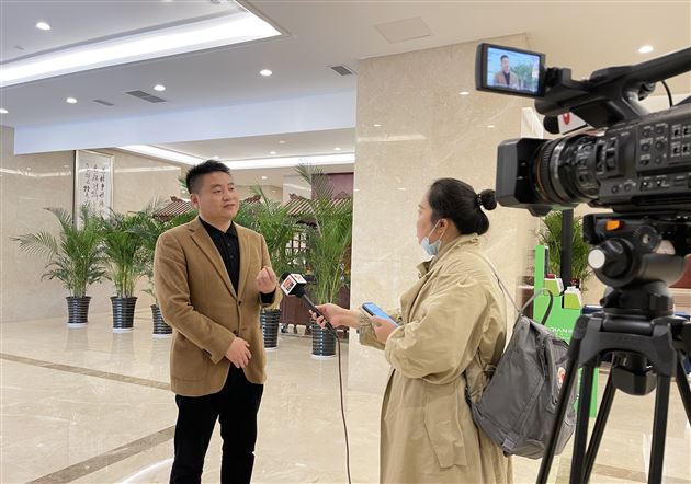 棠外教师刘勇受邀参加成都陶行知研究会学术论坛并接受四川电视台科教频道采访 