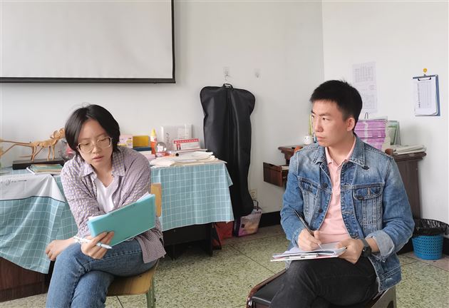 杨灿老师在2021年初中道德与法治教研组中考专题教研活动中分享经验