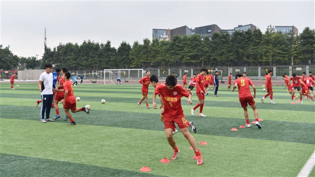 足球教育一家亲 北大棠外结友谊——北京大学高水平足球队共建合作单位授牌仪式在棠外举行