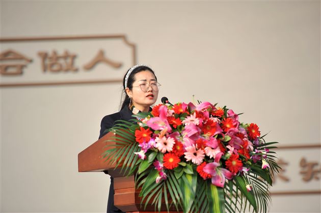 巾帼须眉心向党 携手共筑棠外梦——棠外2022年“三八”国际劳动妇女节庆祝表彰大会圆满举行