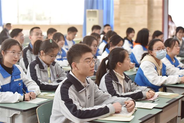棠外国学专任教师周娟博士为此次活动献上《大学》导读的示范课