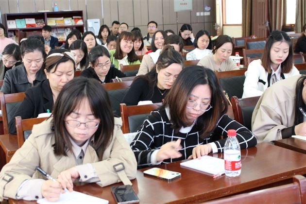 重庆市初中英语骨干教师团到棠外参观交流