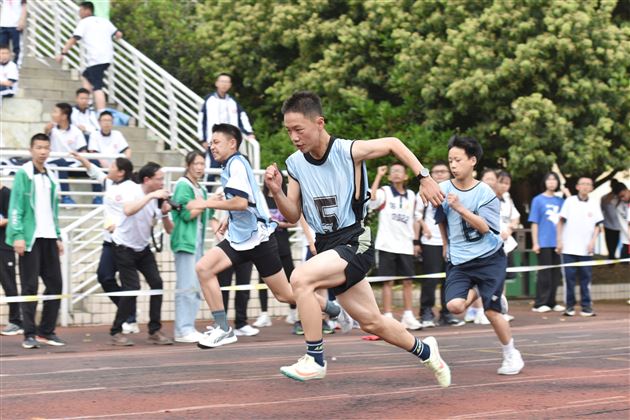 展学子青春风采 迎棠外廿年华诞——记棠外初中第十九届田径运动会