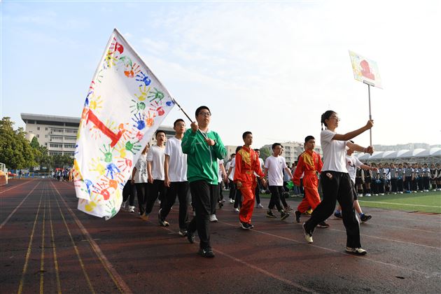 展学子青春风采 迎棠外廿年华诞——记棠外初中第十九届田径运动会