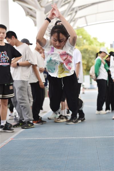 展学子青春风采 迎棠外廿年华诞——记棠外初中第十九届田径运动会