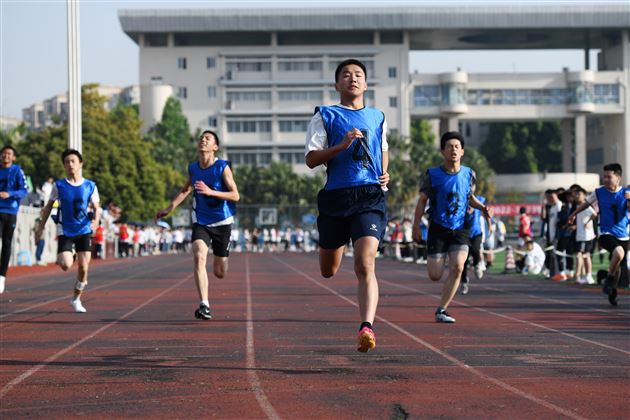 展学子青春风采 迎棠外廿年华诞——记棠外初中第十九届田径运动会