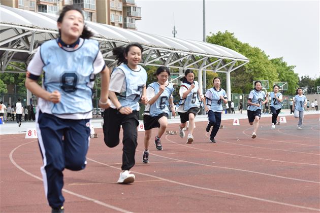 展学子青春风采 迎棠外廿年华诞——记棠外初中第十九届田径运动会