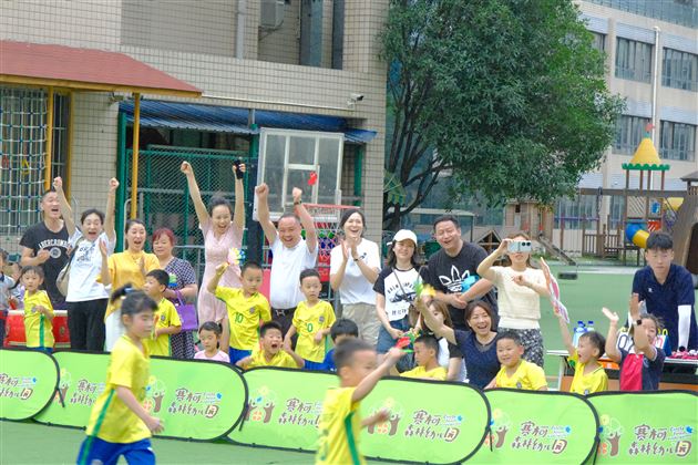 堪比贵州“村超”的棠宝“幼超“来啦——棠湖仁智幼儿园举行首届“幼超”足球嘉年华活动 