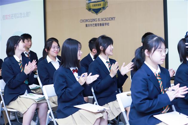 孙晓晖、苏冬冬老师受邀在“与美好班级同行”班主任主题峰会上做专题交流