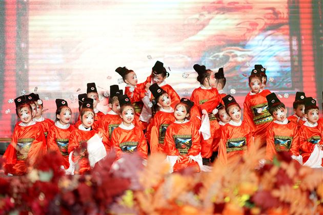 棠湖仁智幼儿园举行2024“龙行龘龘闹新年”文艺汇演 