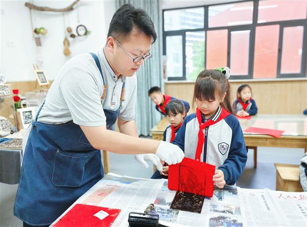 艺术大师进校园  传承非遗润童心——棠外附小非遗工坊受邀走进双流中小学传承技艺